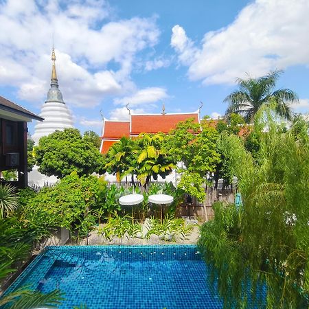 Hotel Arun Rawee อรุณ รวี Chiang Mai Exterior foto