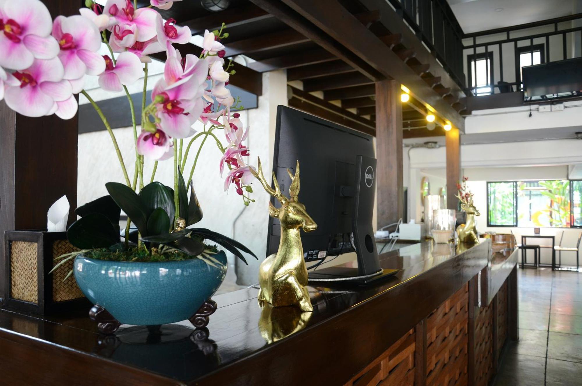 Hotel Arun Rawee อรุณ รวี Chiang Mai Exterior foto