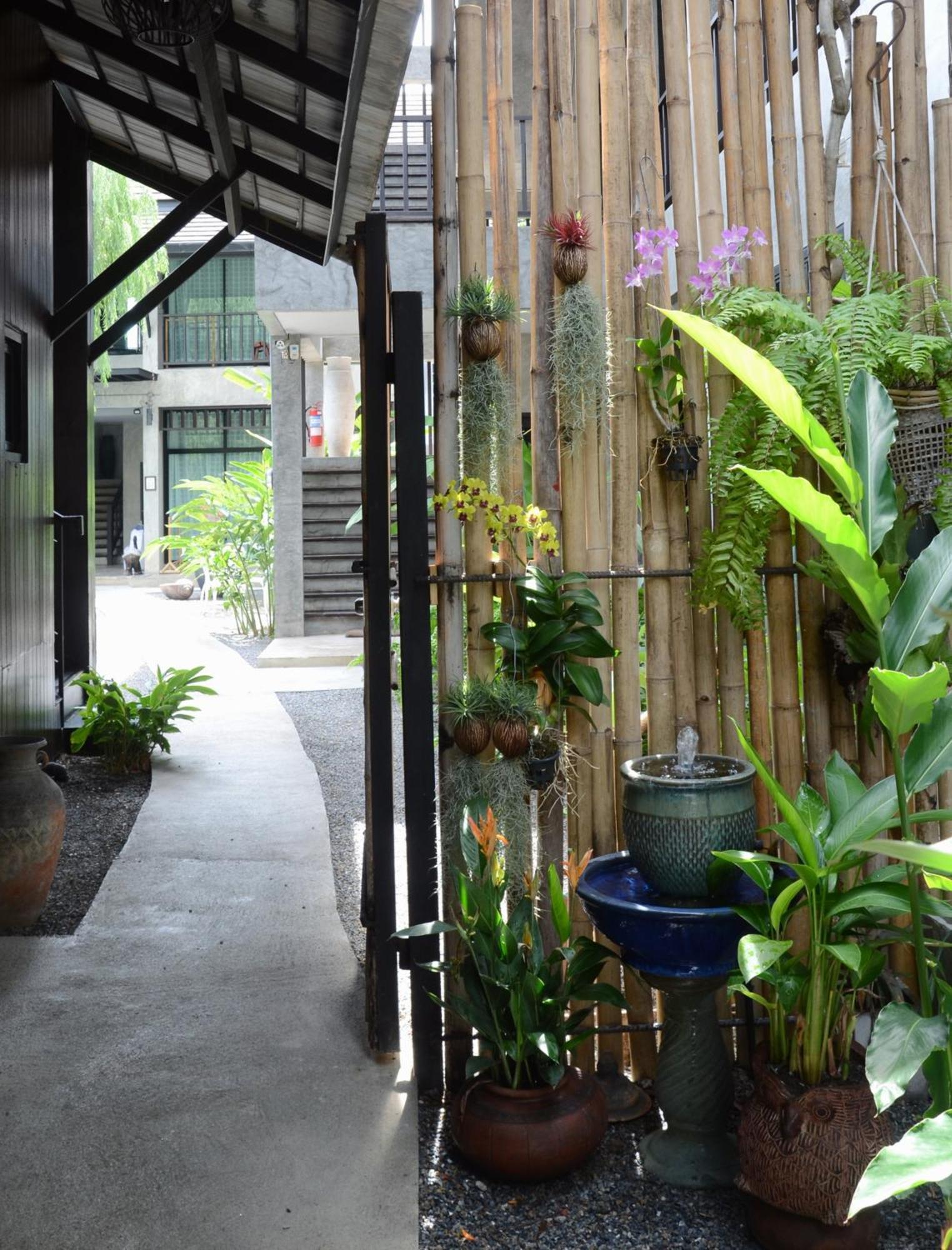 Hotel Arun Rawee อรุณ รวี Chiang Mai Exterior foto
